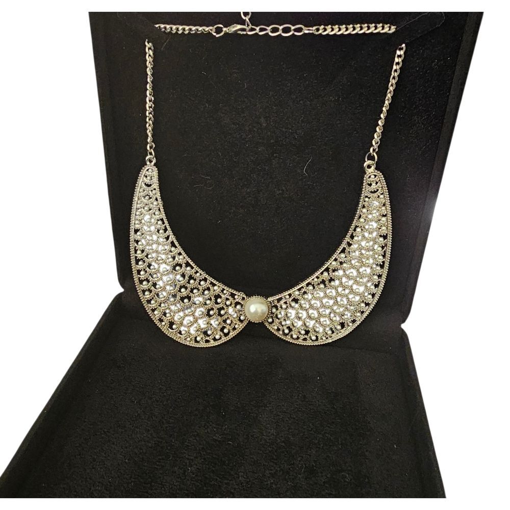 Gold-tone filigree collar  bib necklace with pearls